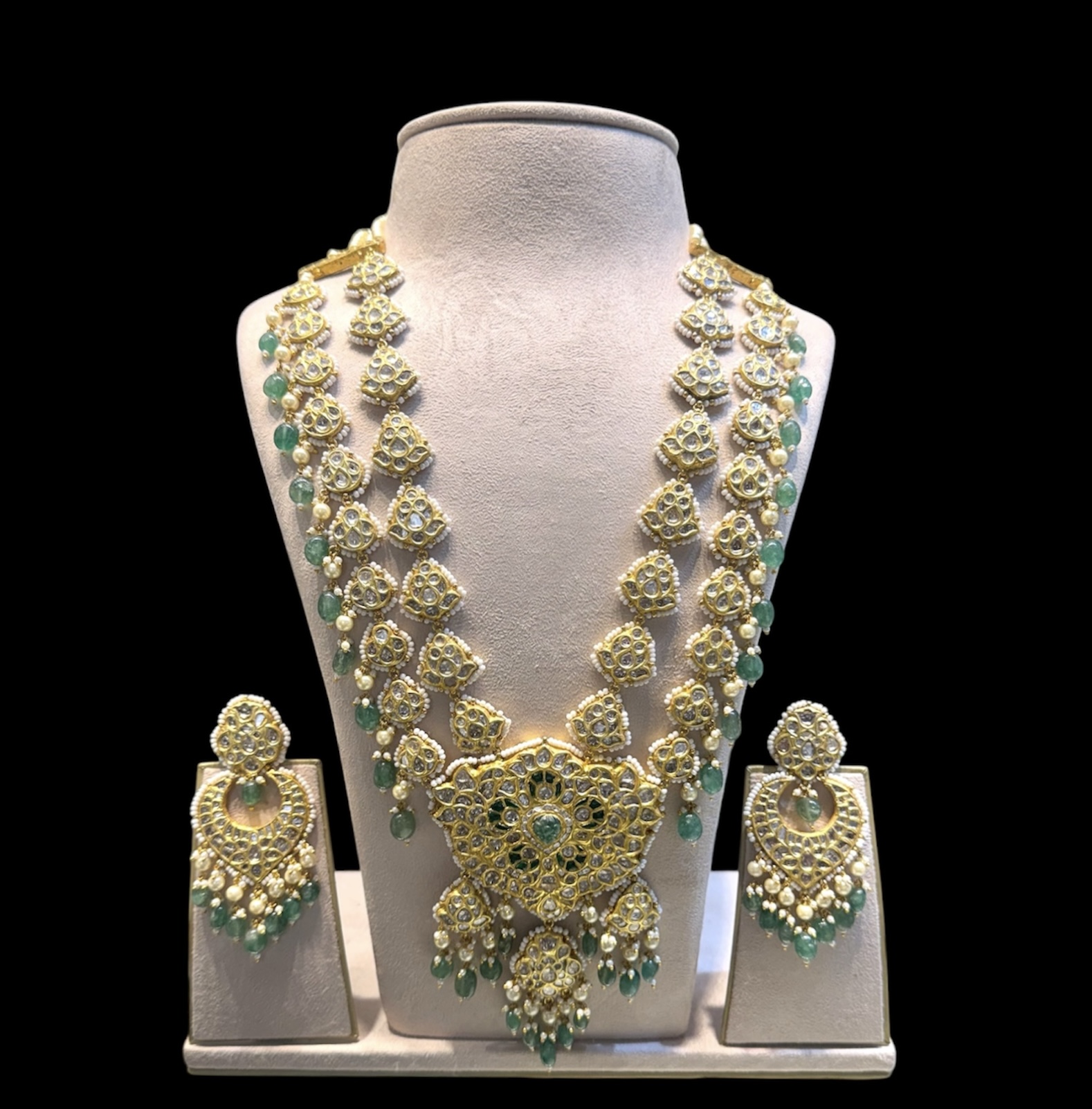 Rajwada Pendant Set
